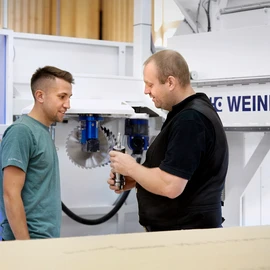 Together in solid wood With its subsidiaries WEINMANN, System TM, and Kallesoe, HOMAG offers integrated system solutions for the construction of climate-friendly timber houses – from dry boards through timber optimization all the way to the finished building.