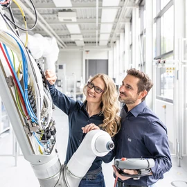 Bietigheim training center Dürr operates seven training centers worldwide — one of them is situated in Bietigheim-Bissingen. Here, a total of 16 trainers explain to customers’ staff how to handle Dürr's painting robots.