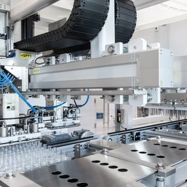 Take-out system for blood collection tubes Take-out and assembly system for the production of blood collection tubes