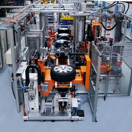 Assembly and balancing systems for wheels and tires Assembly and balancing system for wheels and tires