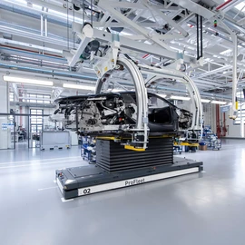 ProFleet 4200 with lifting ProFleet 4200 with lifting: Application for the automotive industry