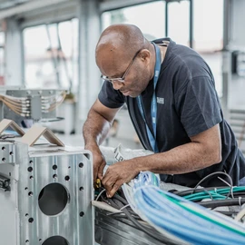 Assembly and manufacture More than a quarter of all Dür Group employees work in assembly and manufacture.