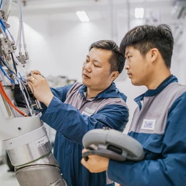 Global presence The Dürr Group employs around 18,400 people at 139 locations in 33 countries.