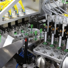 Assembly system for disposables Assembly system for the production of medical disposable products